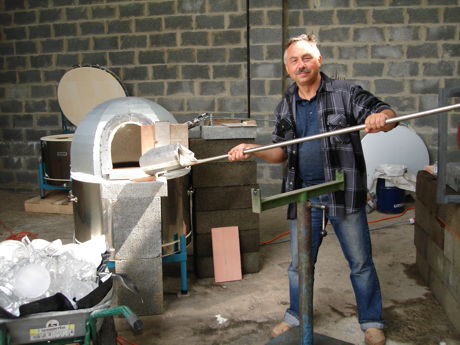 Kazimiers Pawlak. Glass blowing preparation. Glass Festival 2007